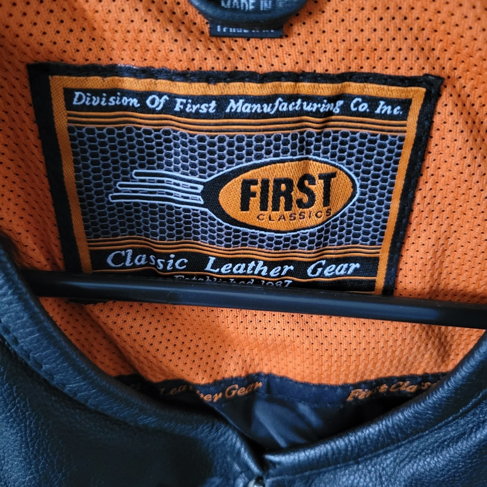 First Classic Women's Black Leather Vest Small - Picture 10 of 10